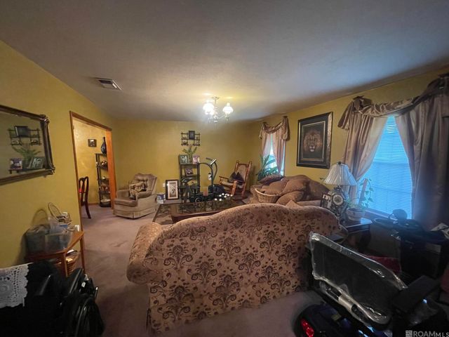 3795 Cathedral Dr, Baton Rouge, LA 70805
