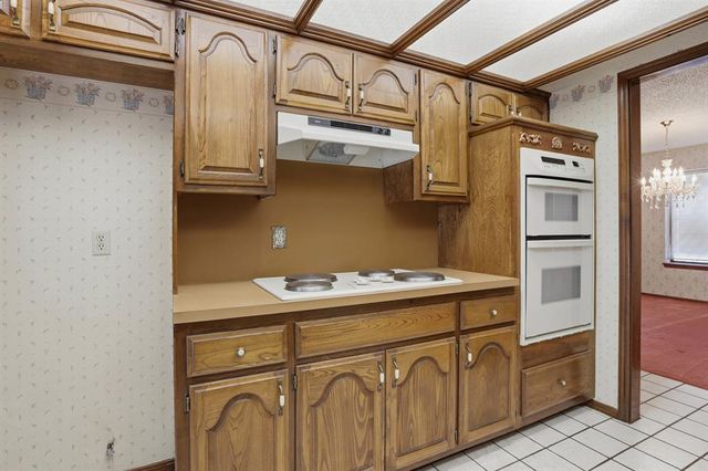 105 Wellington Lane, Moore, OK 73160