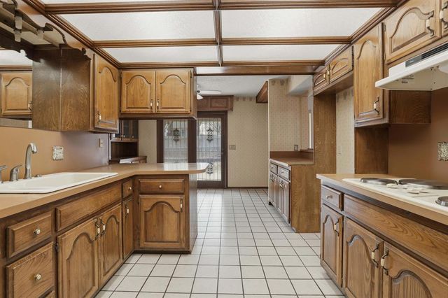 105 Wellington Lane, Moore, OK 73160