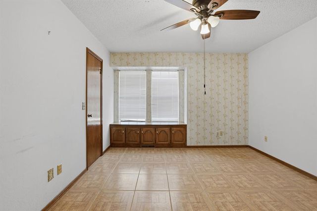 105 Wellington Lane, Moore, OK 73160