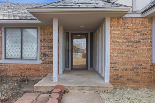 105 Wellington Lane, Moore, OK 73160