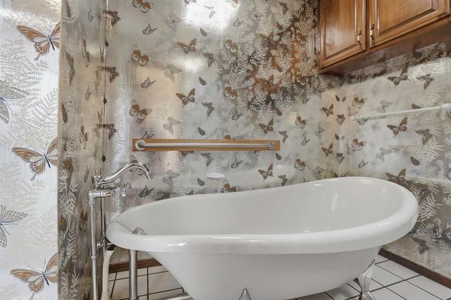 105 Wellington Lane, Moore, OK 73160