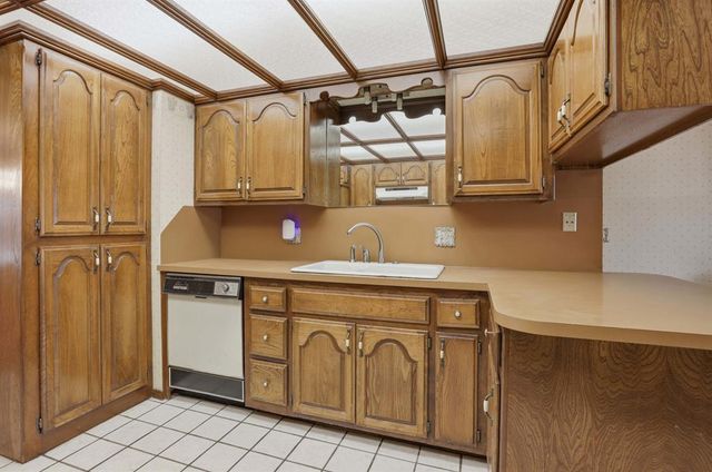 105 Wellington Lane, Moore, OK 73160
