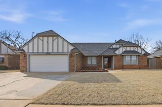105 Wellington Lane, Moore, OK 73160