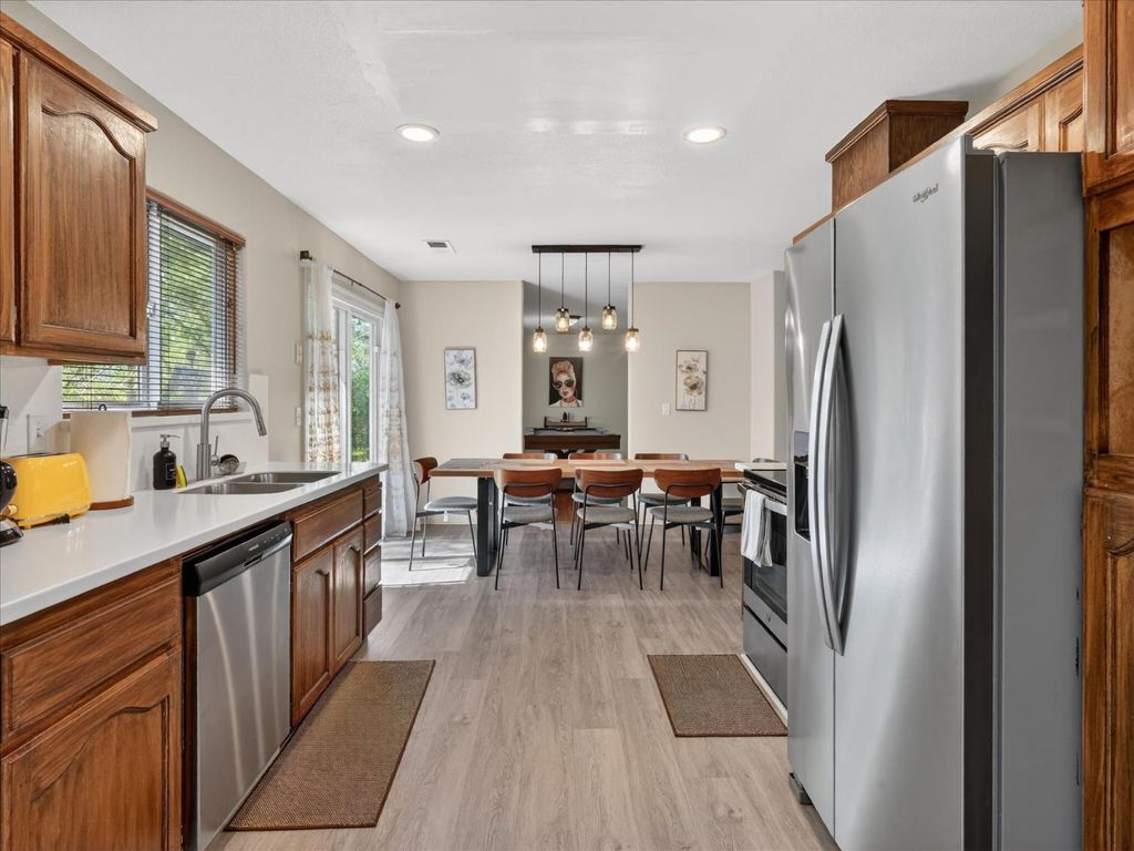 Image 15 of property listing at 37354 Romero, Coarsegold, CA 93614
