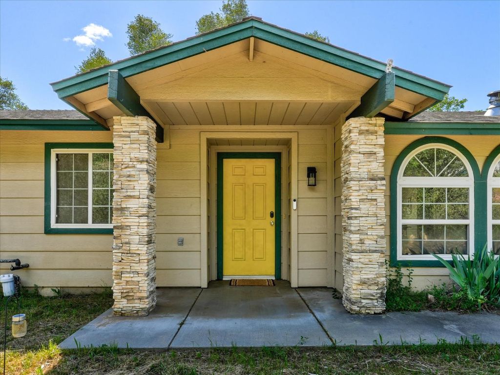 Image 4 of property listing at 37354 Romero, Coarsegold, CA 93614