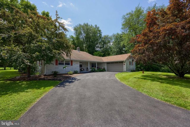 18 GREENBRIAR DR, York, PA 17407