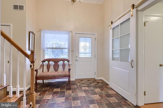 18 GREENBRIAR DR, York, PA 17407