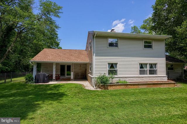 18 GREENBRIAR DR, York, PA 17407