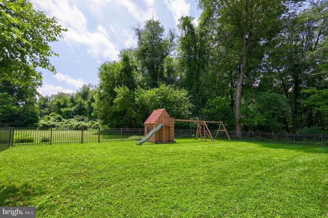 18 GREENBRIAR DR, York, PA 17407