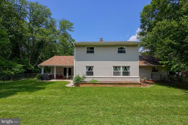 18 GREENBRIAR DR, York, PA 17407