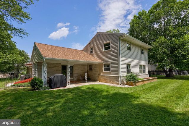 18 GREENBRIAR DR, York, PA 17407