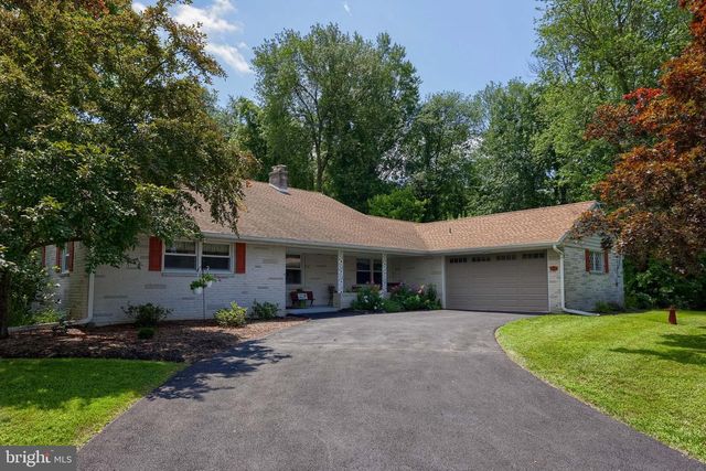 18 GREENBRIAR DR, York, PA 17407