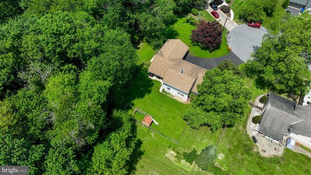 18 GREENBRIAR DR, York, PA 17407