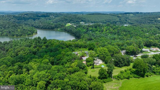 18 GREENBRIAR DR, York, PA 17407