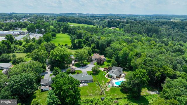 18 GREENBRIAR DR, York, PA 17407