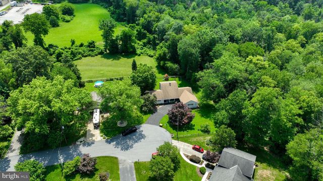 18 GREENBRIAR DR, York, PA 17407