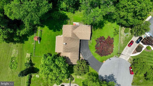 18 GREENBRIAR DR, York, PA 17407