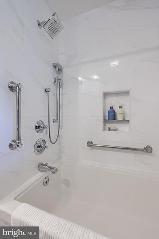 18 GREENBRIAR DR, York, PA 17407