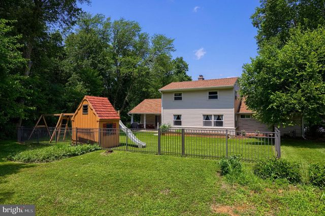 18 GREENBRIAR DR, York, PA 17407