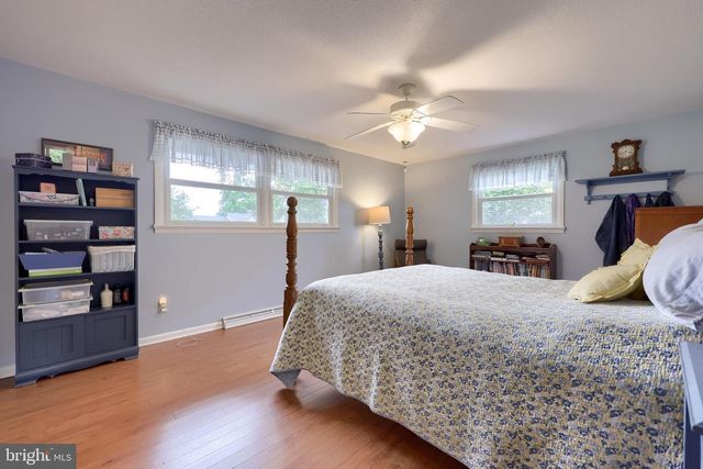 18 GREENBRIAR DR, York, PA 17407