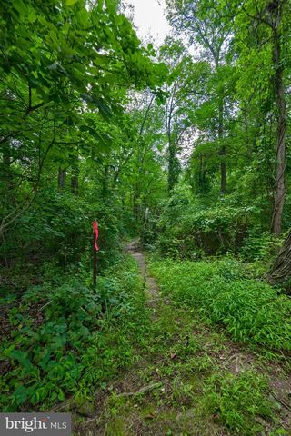 18 GREENBRIAR DR, York, PA 17407
