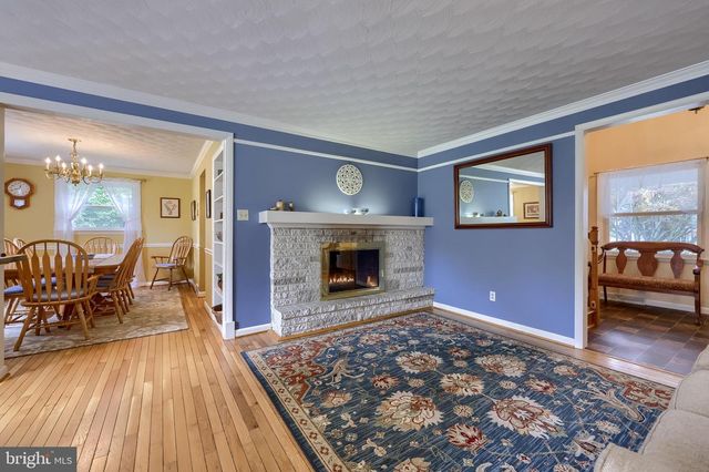 18 GREENBRIAR DR, York, PA 17407
