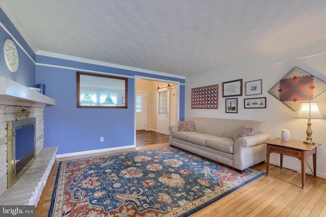 18 GREENBRIAR DR, York, PA 17407