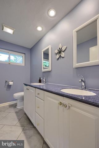 18 GREENBRIAR DR, York, PA 17407