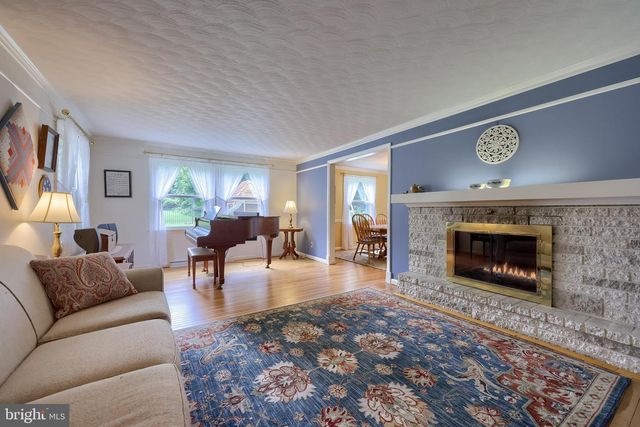 18 GREENBRIAR DR, York, PA 17407