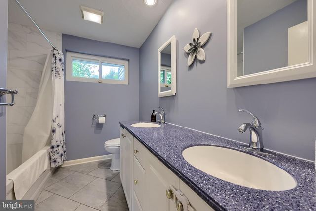 18 GREENBRIAR DR, York, PA 17407