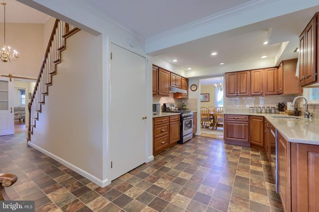 18 GREENBRIAR DR, York, PA 17407