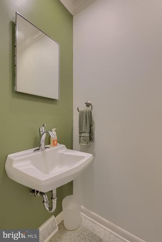 18 GREENBRIAR DR, York, PA 17407