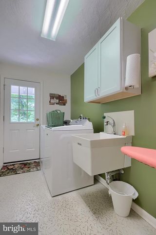 18 GREENBRIAR DR, York, PA 17407