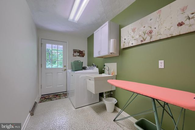 18 GREENBRIAR DR, York, PA 17407