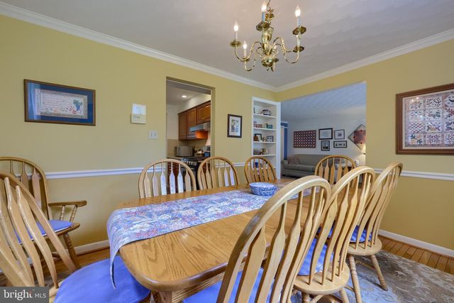 18 GREENBRIAR DR, York, PA 17407