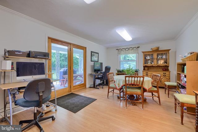 18 GREENBRIAR DR, York, PA 17407
