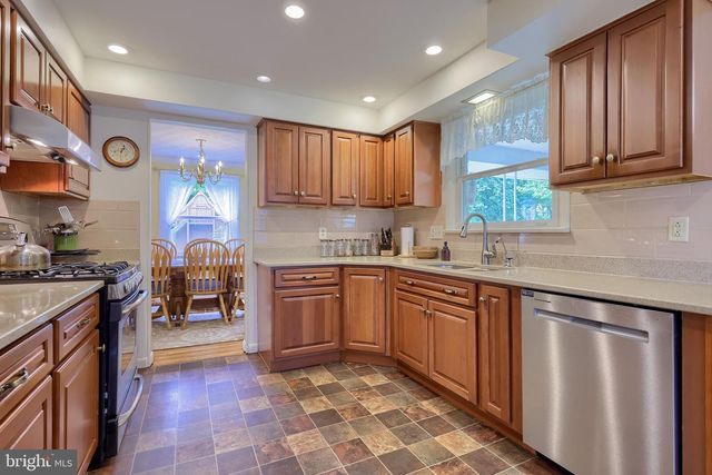 18 GREENBRIAR DR, York, PA 17407