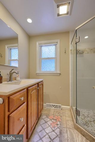 18 GREENBRIAR DR, York, PA 17407