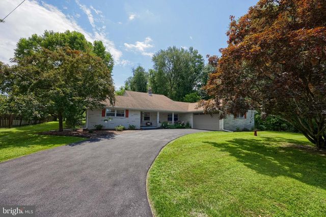 18 GREENBRIAR DR, York, PA 17407