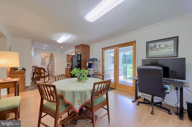 18 GREENBRIAR DR, York, PA 17407