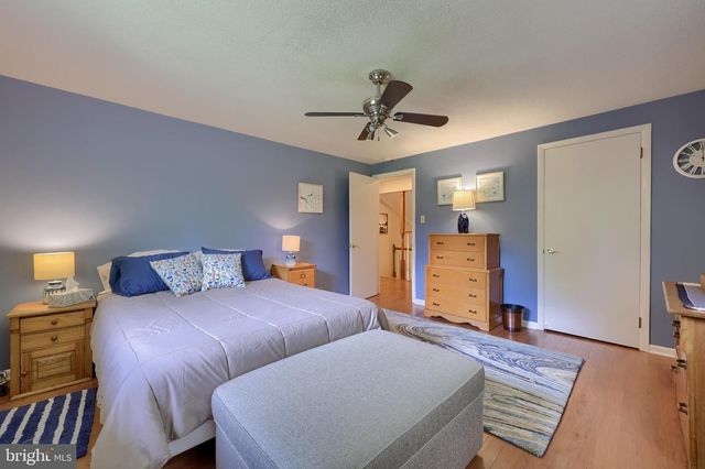 18 GREENBRIAR DR, York, PA 17407