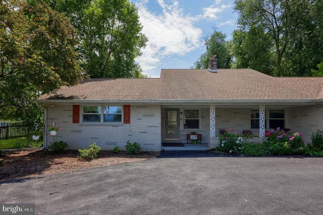 18 GREENBRIAR DR, York, PA 17407