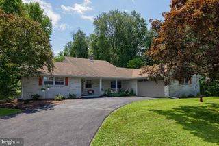 18 GREENBRIAR DR, York, PA 17407