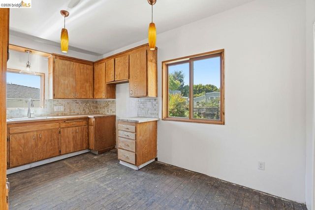 522 63rd, Oakland, CA 94609