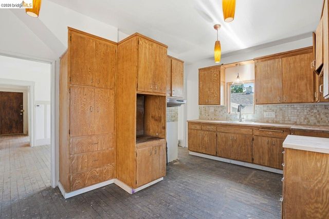 522 63rd, Oakland, CA 94609