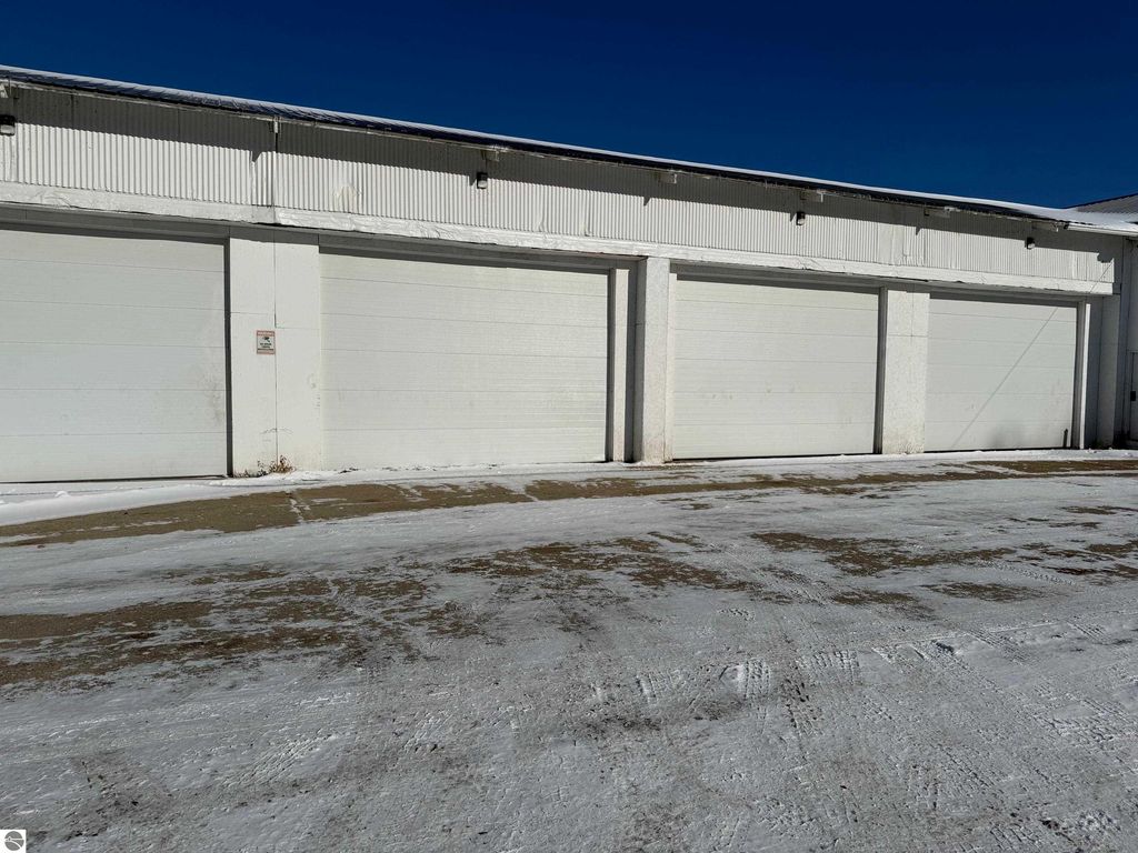 Image 2 of property listing at 4049 S Northwind Drive, Mt Pleasant, MI 48858