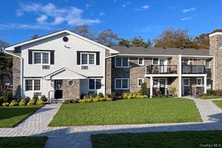 93 Carole Court Carole Anex 4B, Massapequa, NY 11758