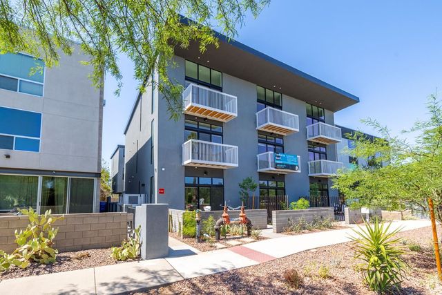 531 E WILLETTA Street 206, Phoenix, AZ 85004
