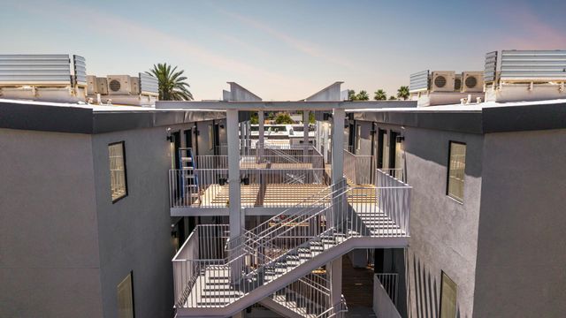 531 E WILLETTA Street 206, Phoenix, AZ 85004